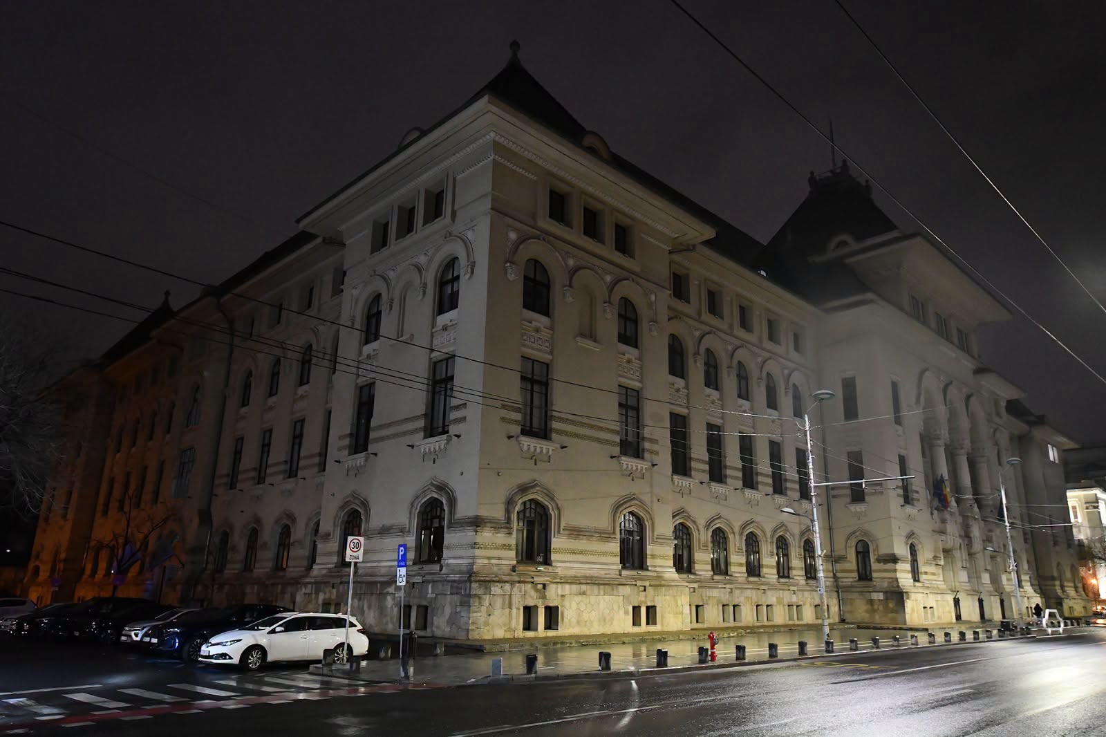 Iluminatul ornamental de pe clădirea PMB și din curtea interioară va fi oprit pe toată durata nopților