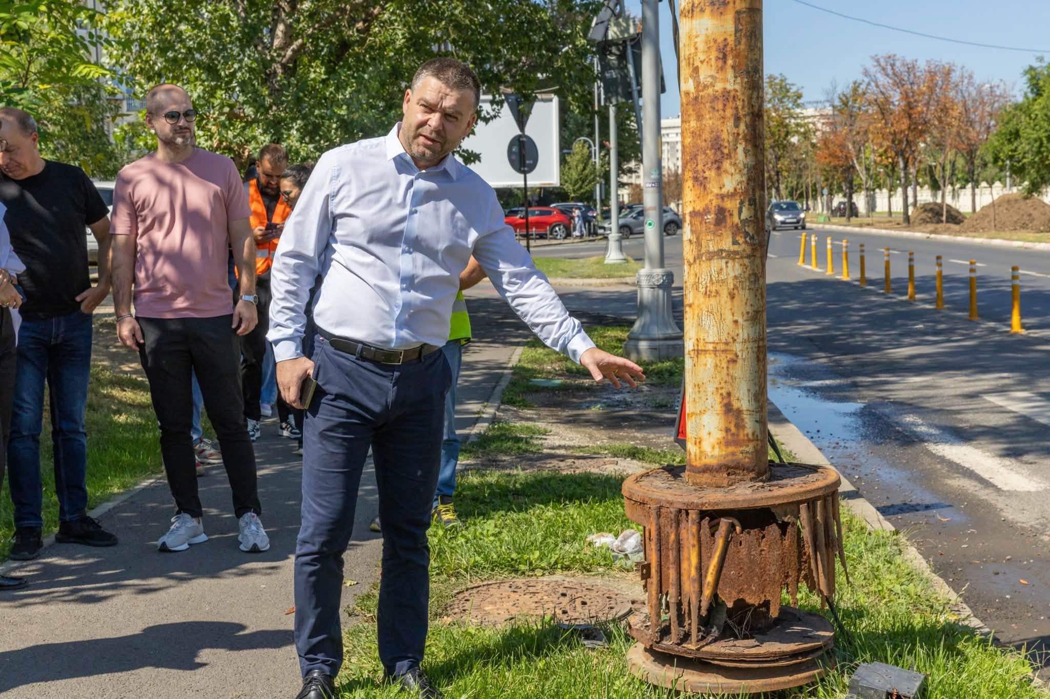 Stâlpii degradați, o altă problemă semnalată