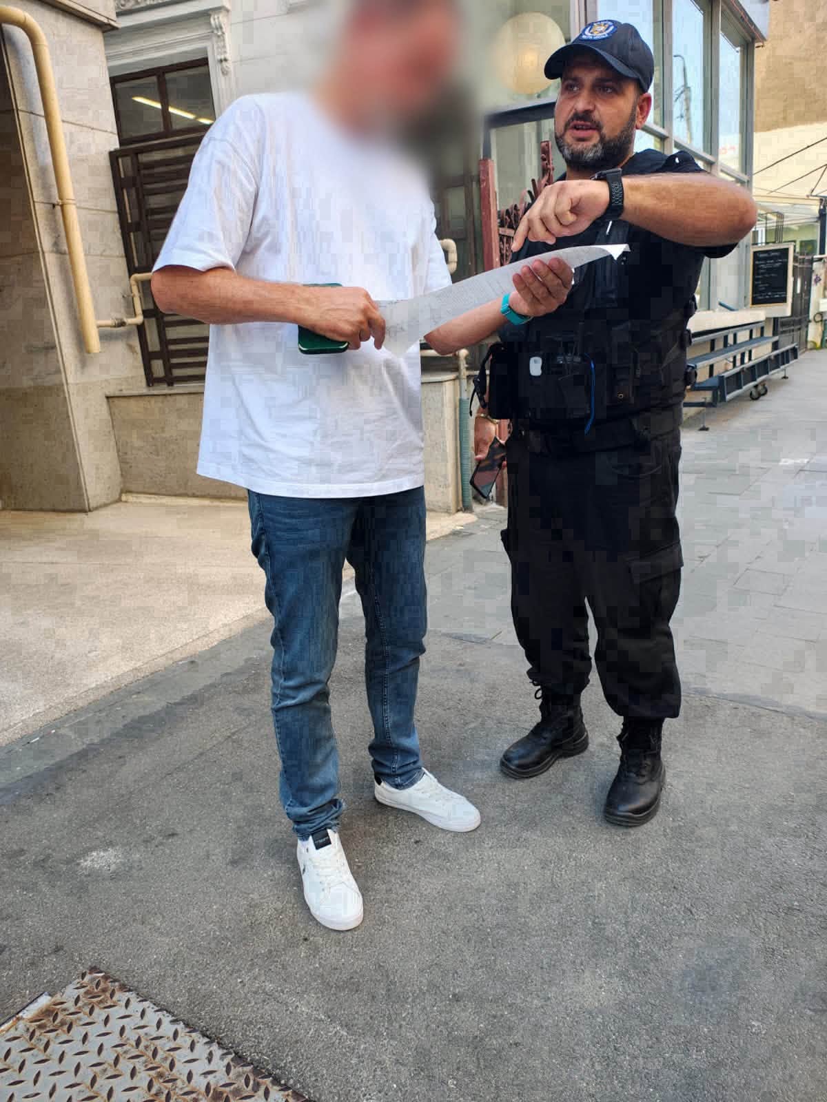 Pentru încălcarea prevederilor legale, conducătorul auto a fost sancționat contravențional